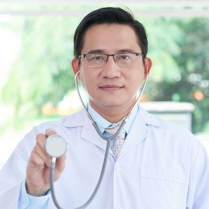 doctor-using-stethoscope-SAFT77Q-1.jpg